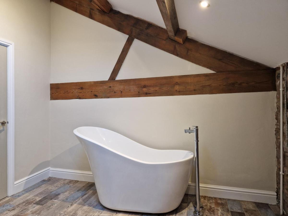 The Hamilton Luxury Let's- The Coach House With Hot Tub *