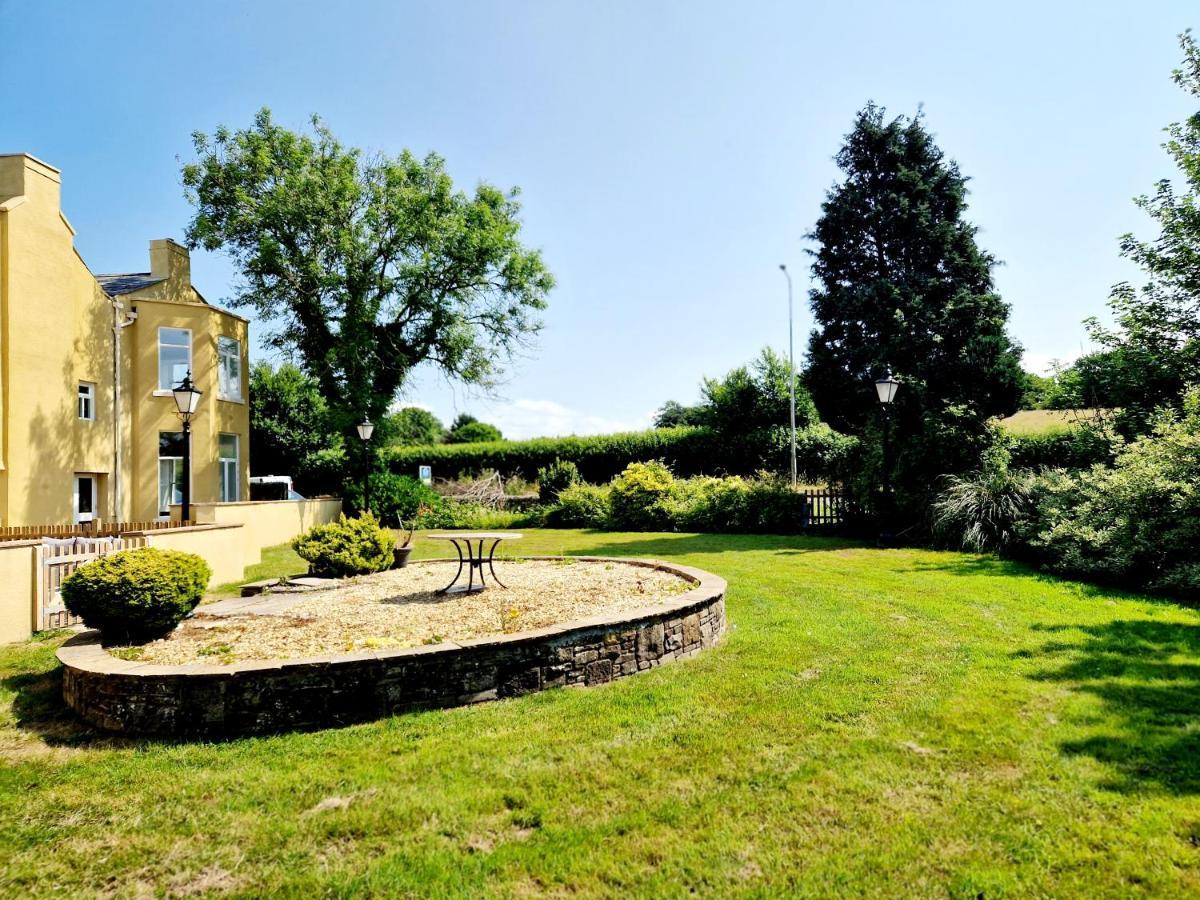 Holiday home The Hamilton Luxury Let's- The Coach House With Hot Tub *