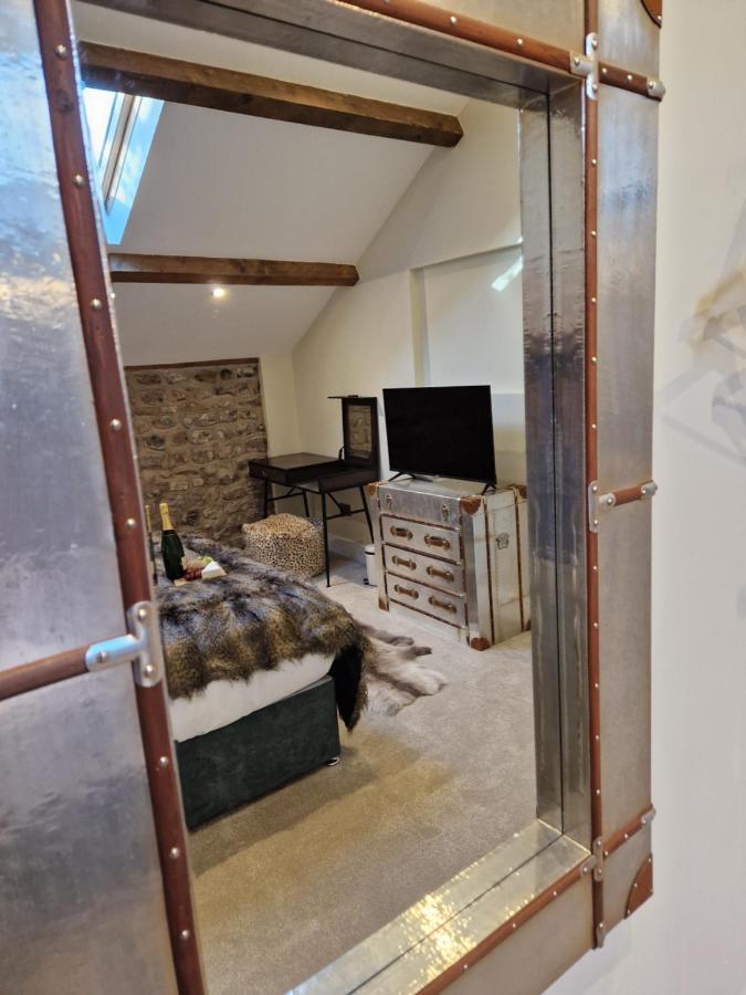 The Hamilton Luxury Let's- The Coach House With Hot Tub Holiday home *