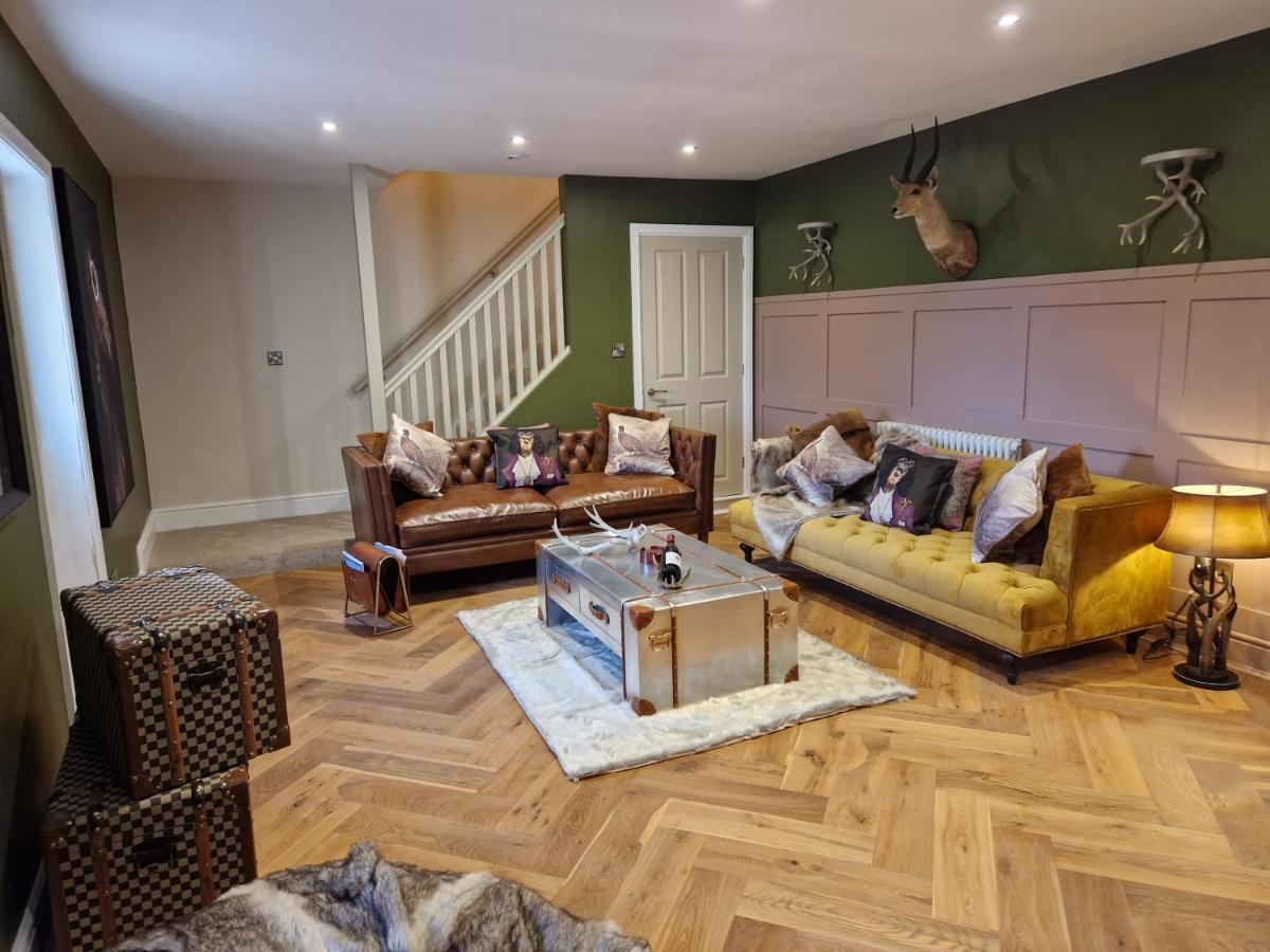 The Hamilton Luxury Let's- The Coach House With Hot Tub * Scorton (Lancashire)