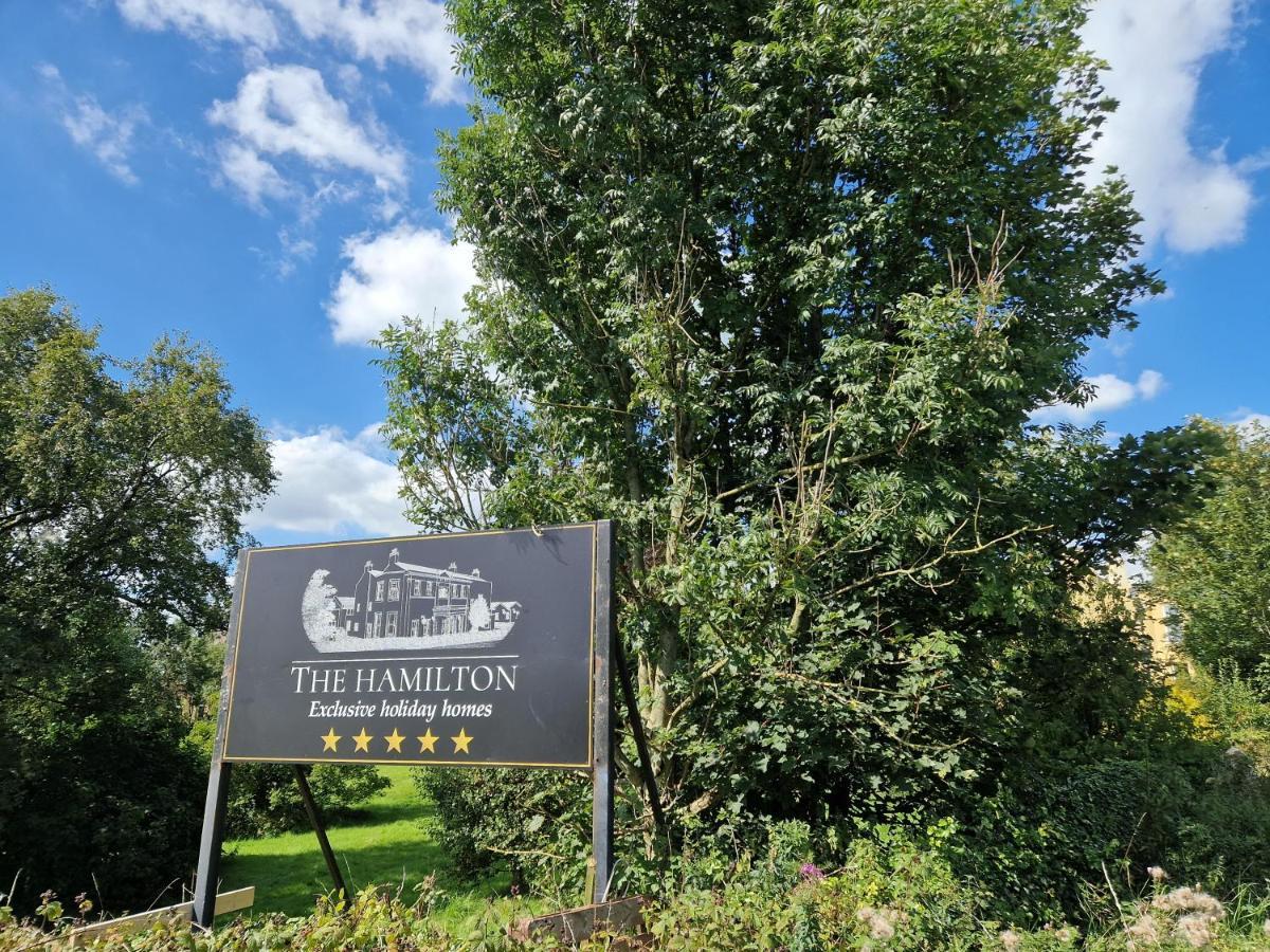 The Hamilton Luxury Let's- The Coach House With Hot Tub Holiday home *