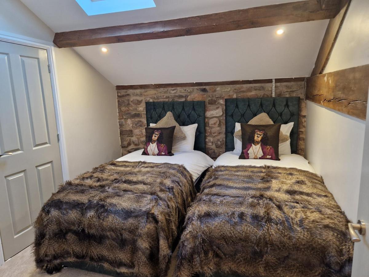 Holiday home The Hamilton Luxury Let's- The Coach House With Hot Tub *