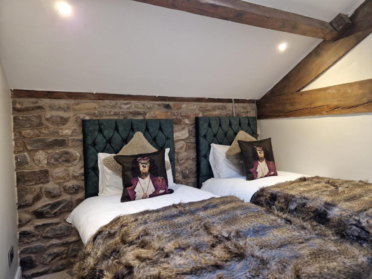 The Hamilton Luxury Let's- The Coach House With Hot Tub Holiday home *