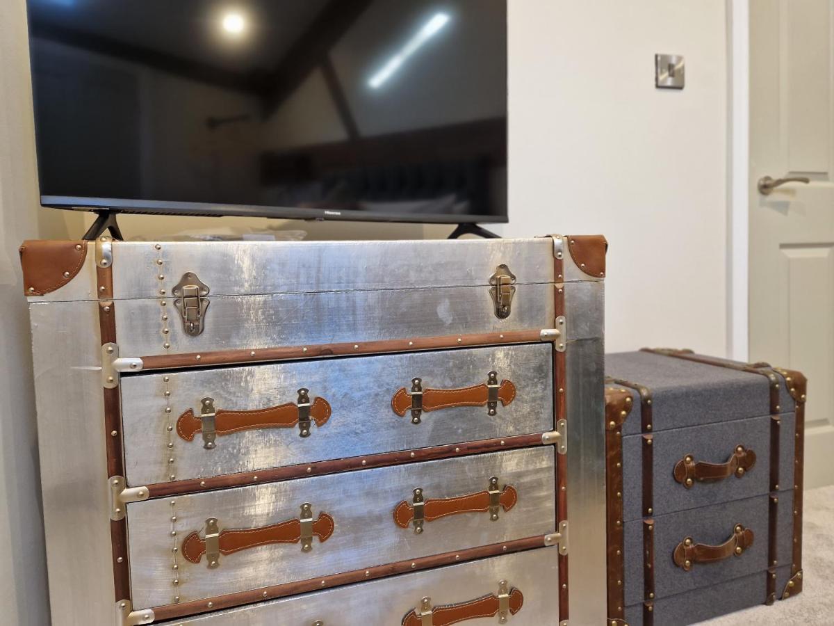 The Hamilton Luxury Let's- The Coach House With Hot Tub