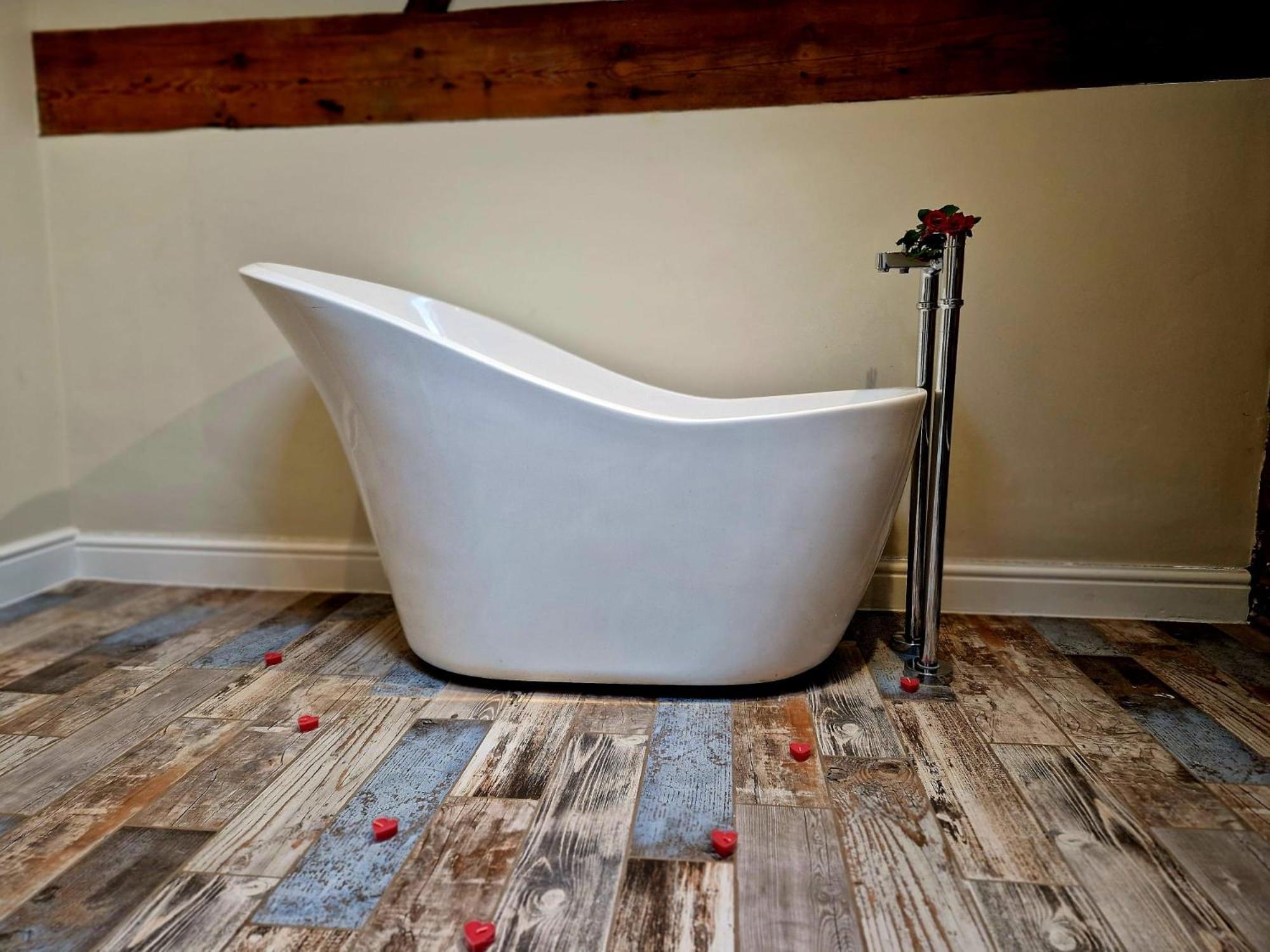 The Hamilton Luxury Let's- The Coach House With Hot Tub