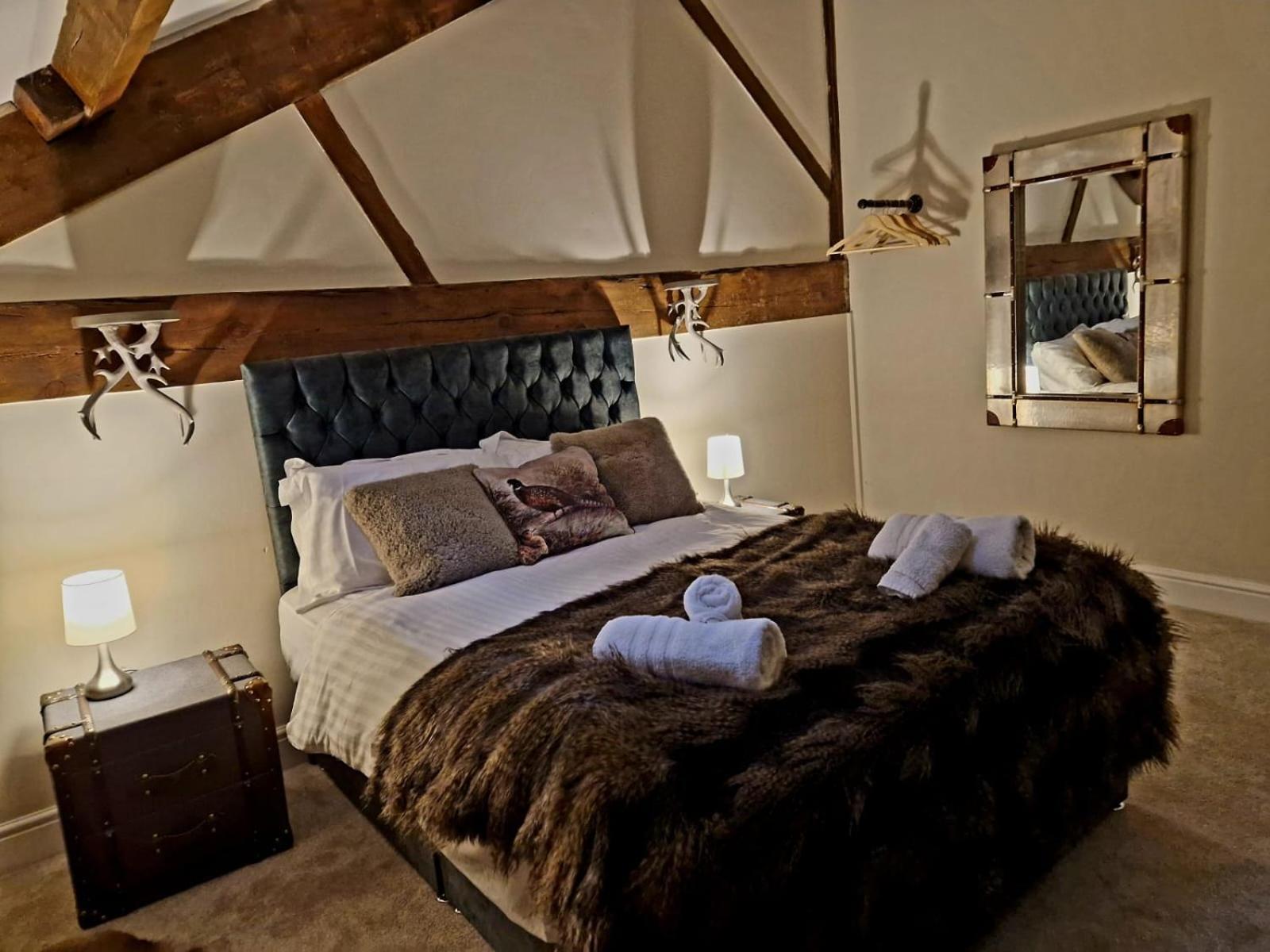 The Hamilton Luxury Let's- The Coach House With Hot Tub *