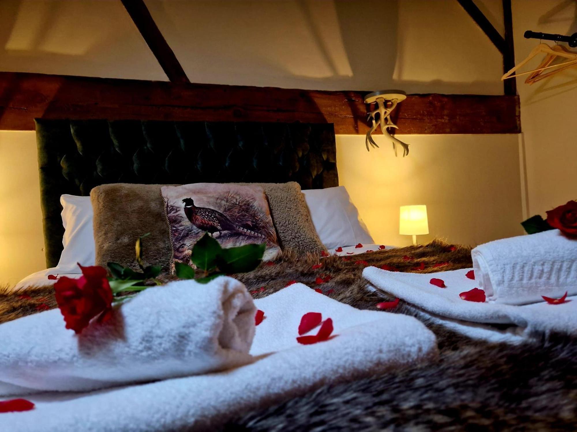 The Hamilton Luxury Let's- The Coach House With Hot Tub