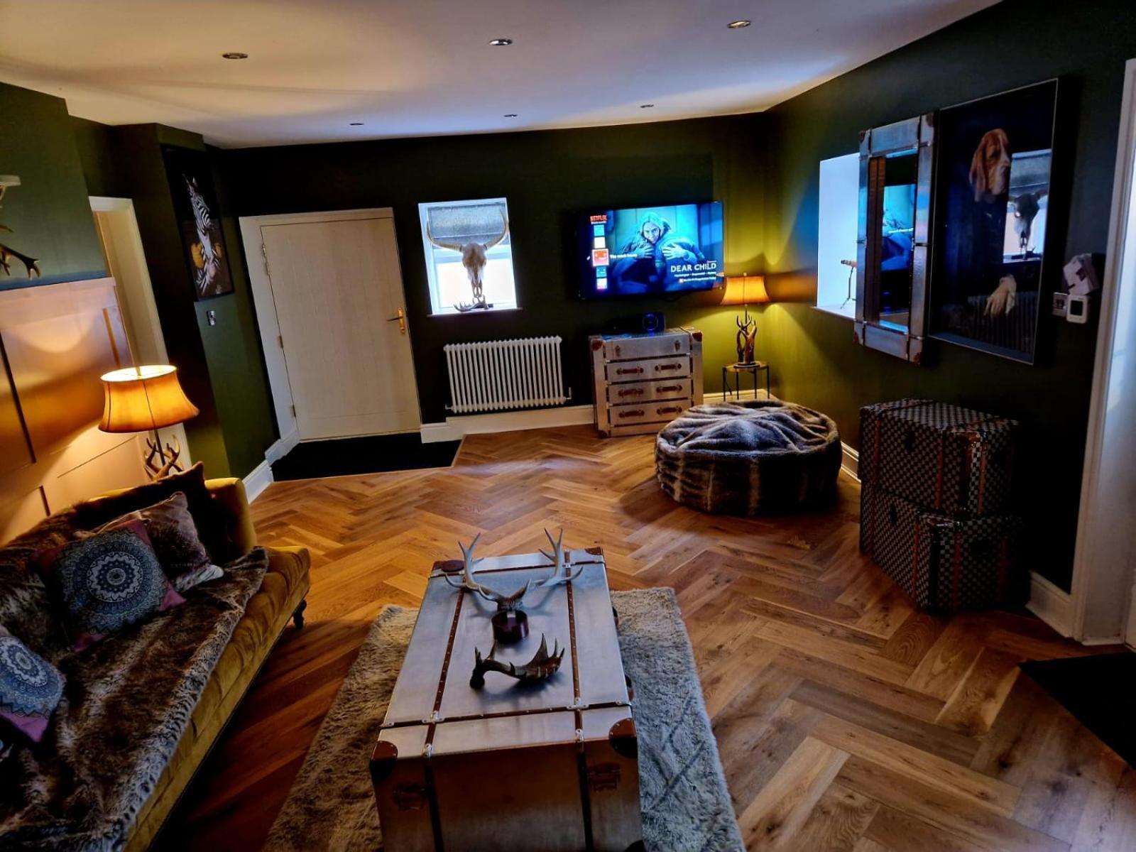 The Hamilton Luxury Let's- The Coach House With Hot Tub Holiday home *
