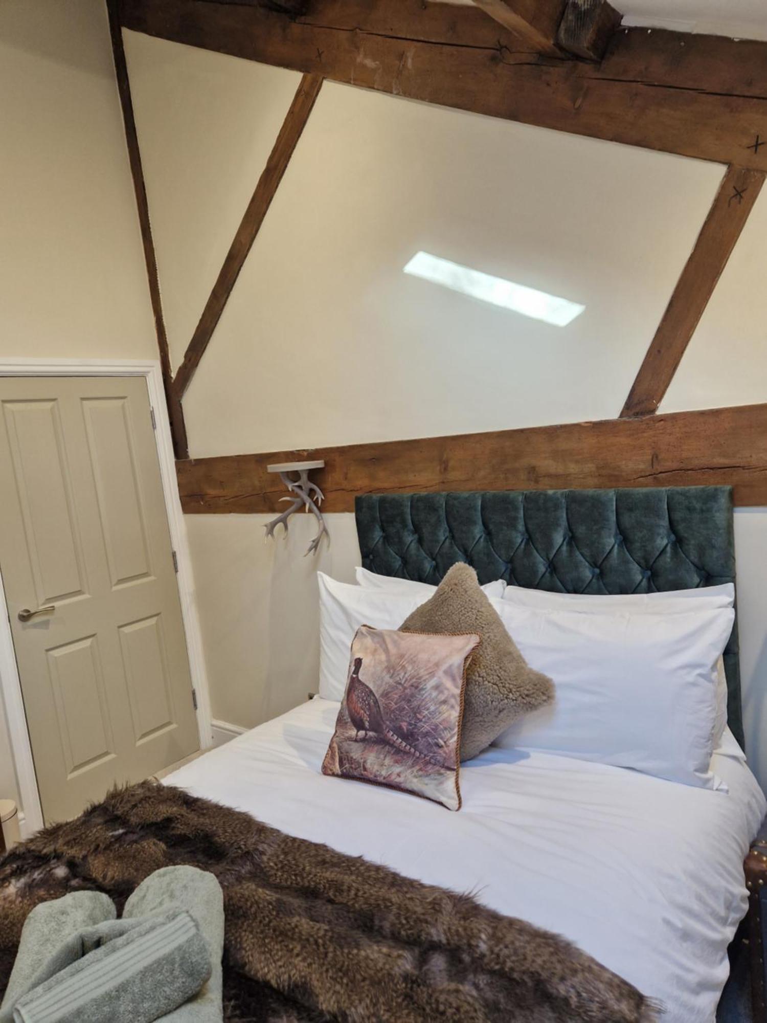 The Hamilton Luxury Let's- The Coach House With Hot Tub *