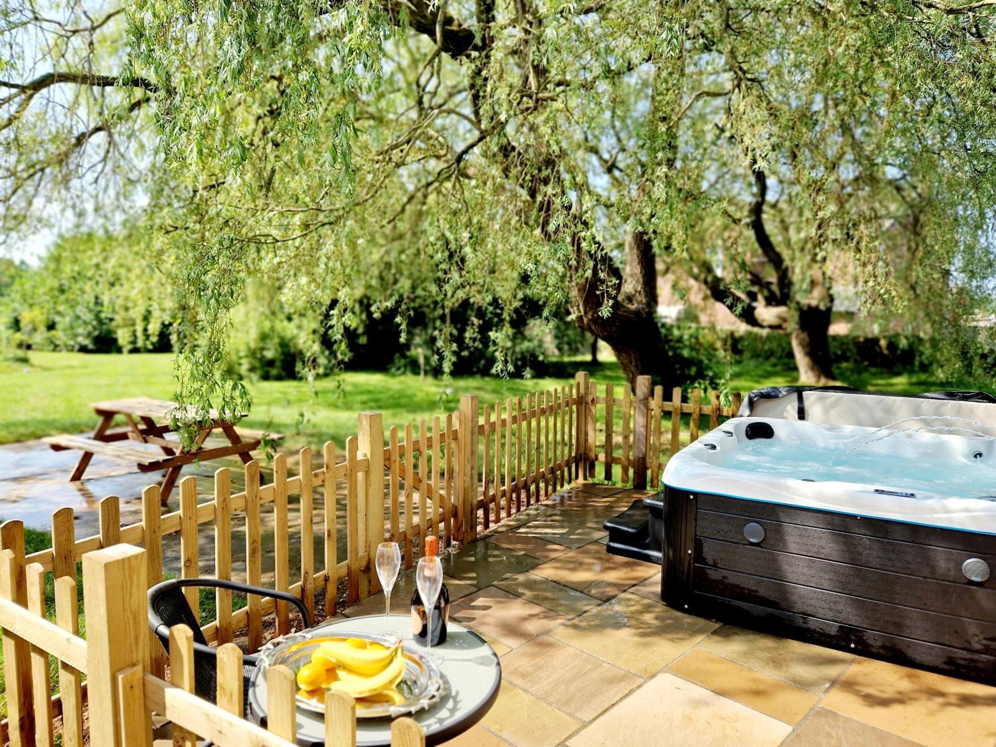 The Hamilton Luxury Let's- The Coach House With Hot Tub Scorton (Lancashire)