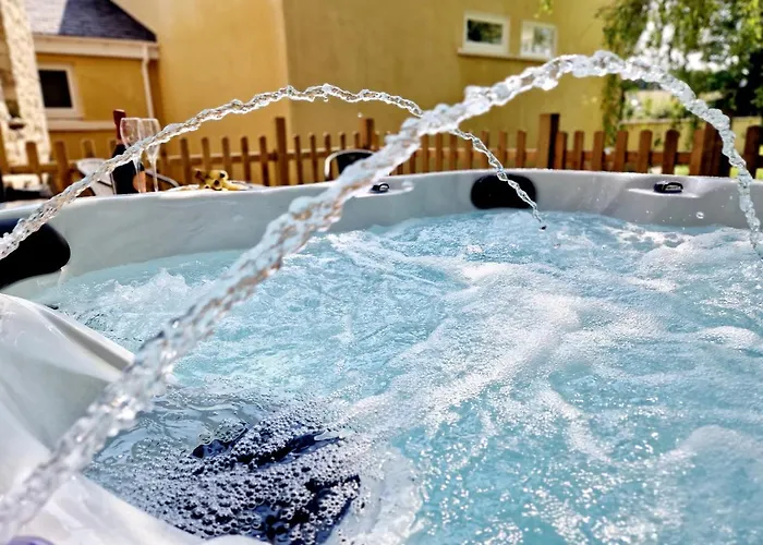 The Hamilton Luxury Holiday Let\'S- The Coach House With Hot Tub