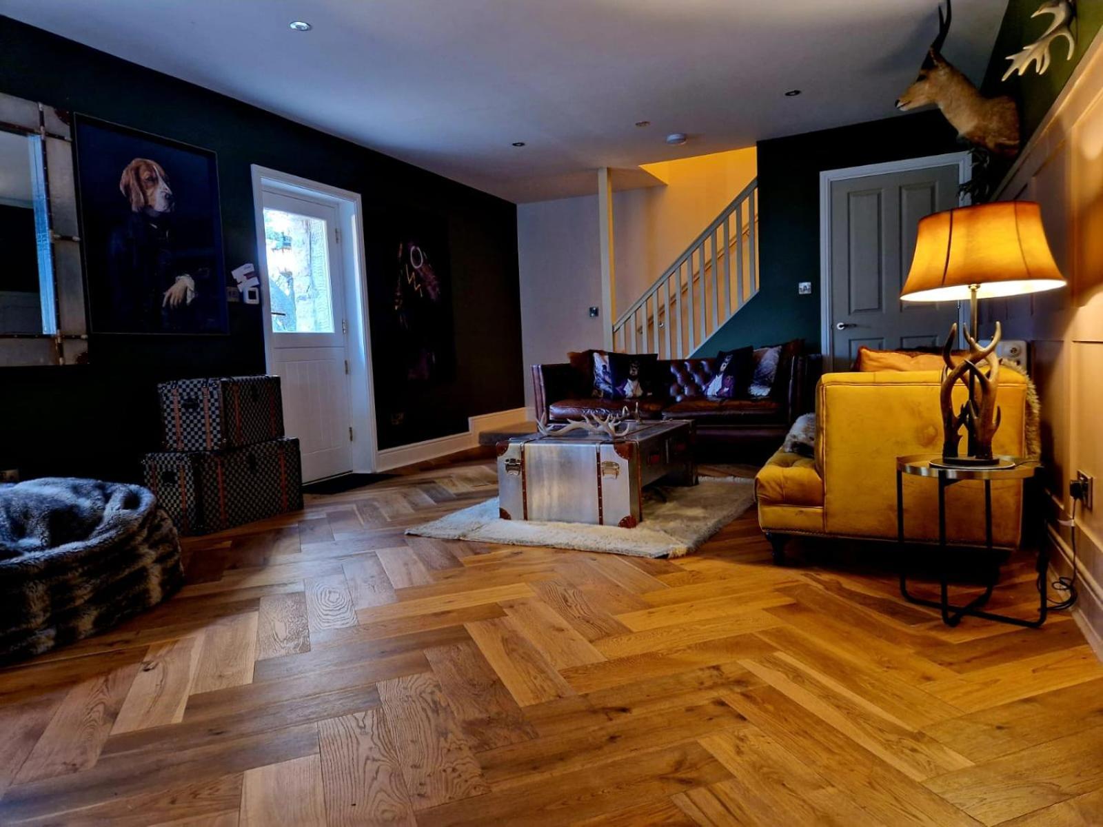The Hamilton Luxury Let's- The Coach House With Hot Tub *